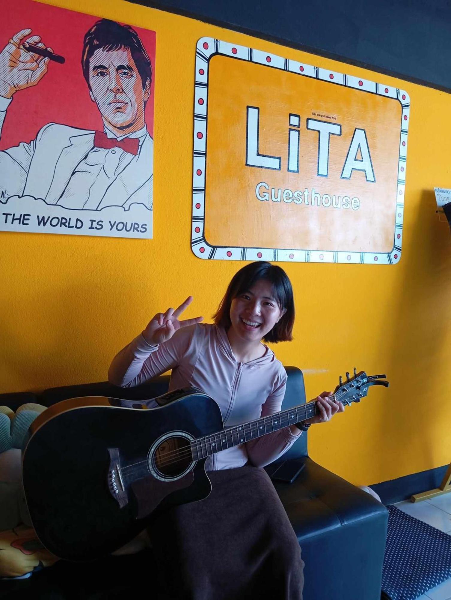 Lita Guesthouse Chiang Mai Bagian luar foto
