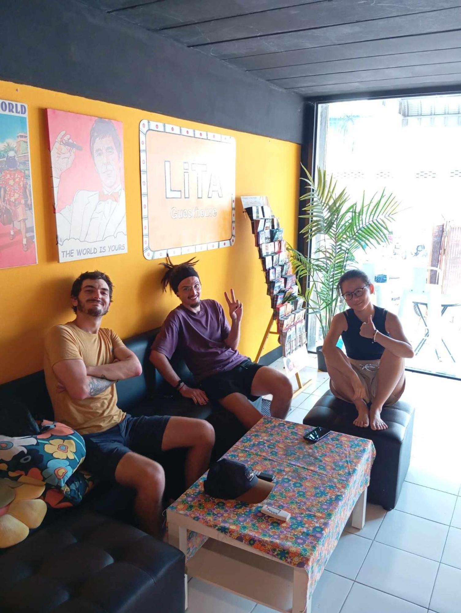 Lita Guesthouse Chiang Mai Bagian luar foto