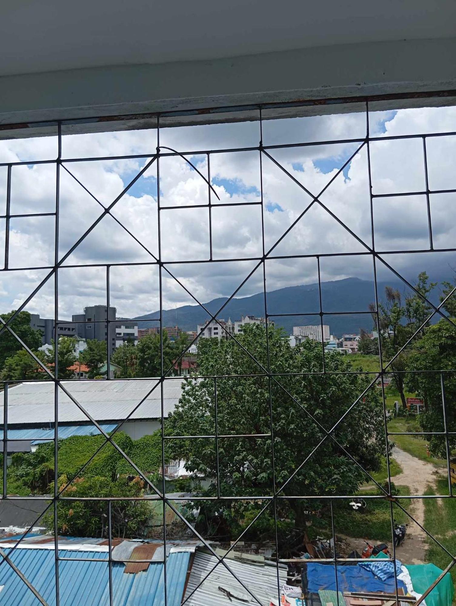 Lita Guesthouse Chiang Mai Bagian luar foto